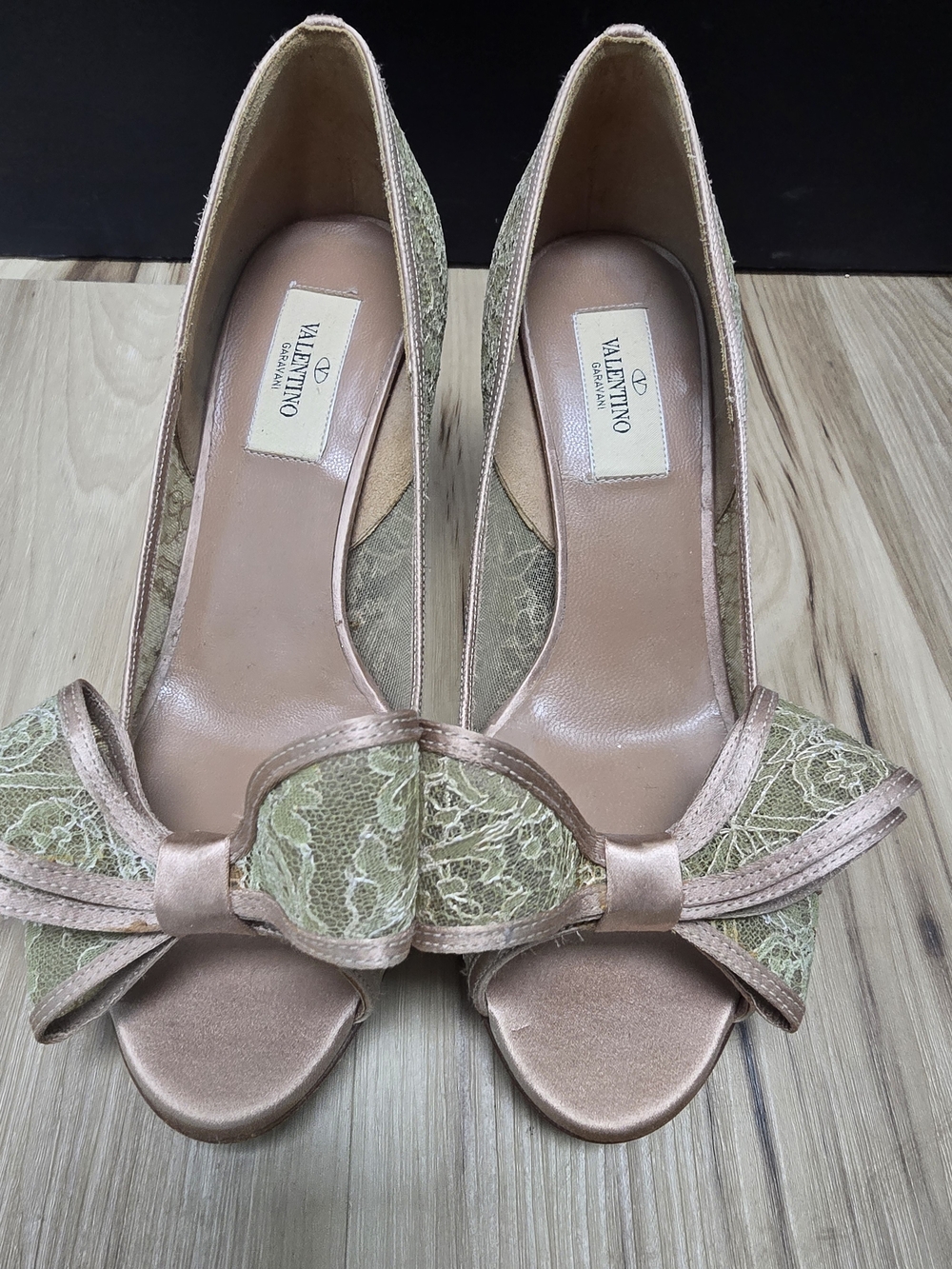 Valentino Garavani Women's Dusty Pink & Lace Peep-Toe Pumps Sz 37